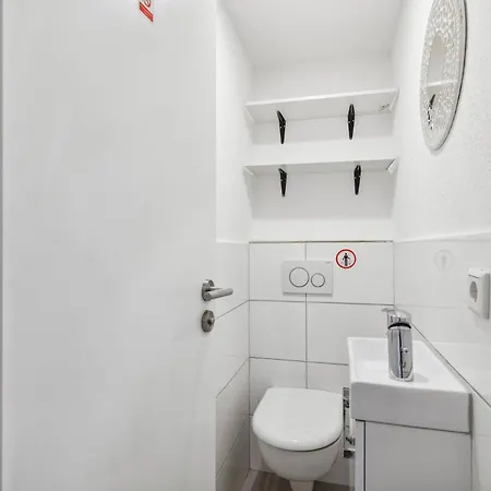 Monteur - Fuer Bis Zu 4 Personen In 63075 - Of02 * Offenbach am Main